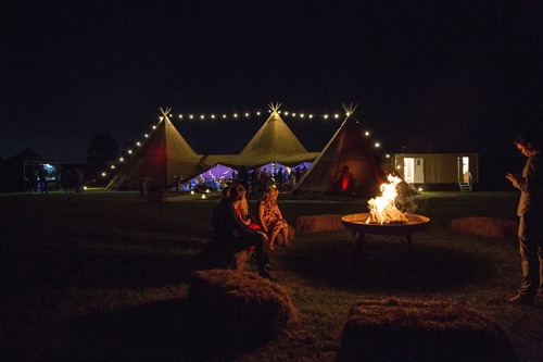 The-tipis-by-night